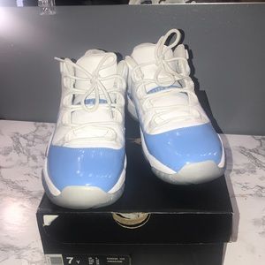 Carolina Blue 11s size 7y